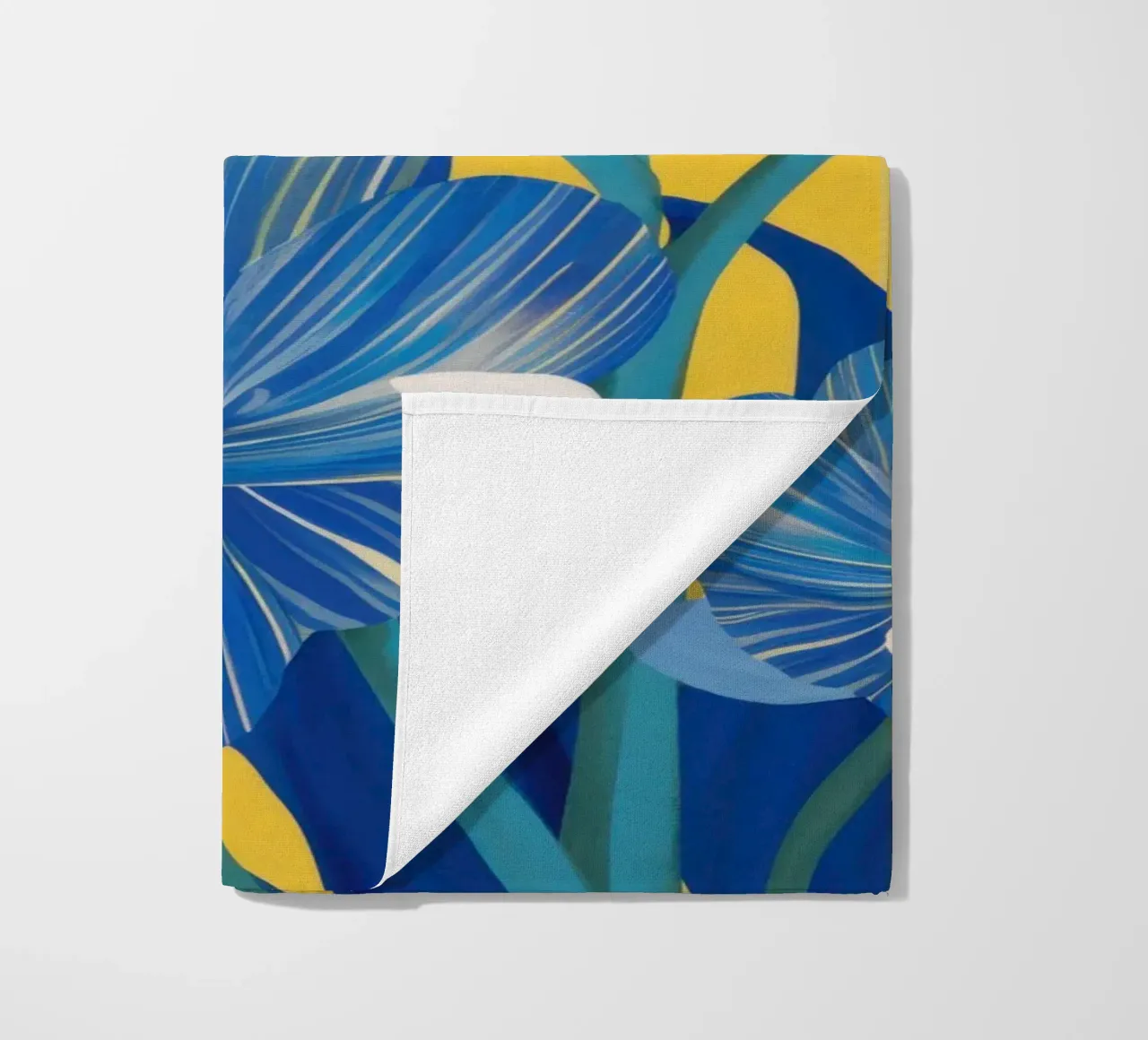 Fiori blu cobalto telo mare da Ink Pulse