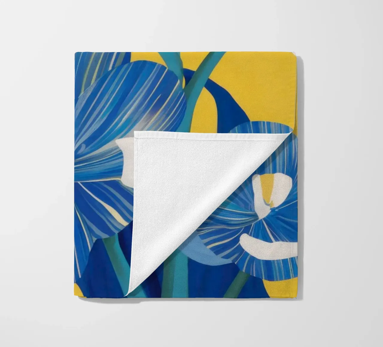 Fiori blu cobalto telo mare da Ink Pulse