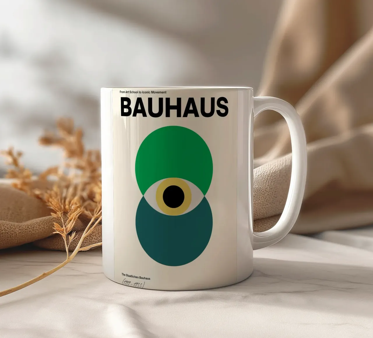 Bauhaus Oogontwerp | Minimal Abstract Poster keramische mok van Studio Vibe
