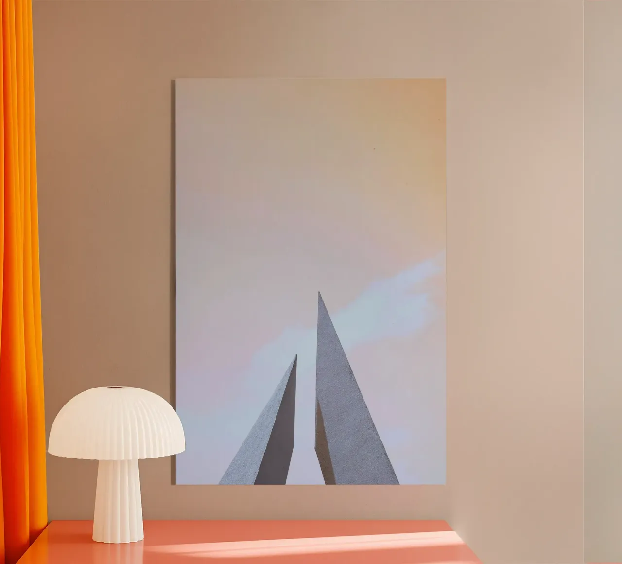 minimalist sharp angles plexiglass da Histrol