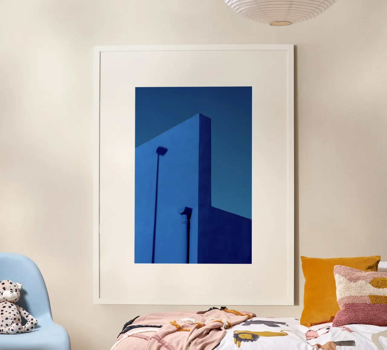 minimal blue wall poster con telaio in plastica da prindy