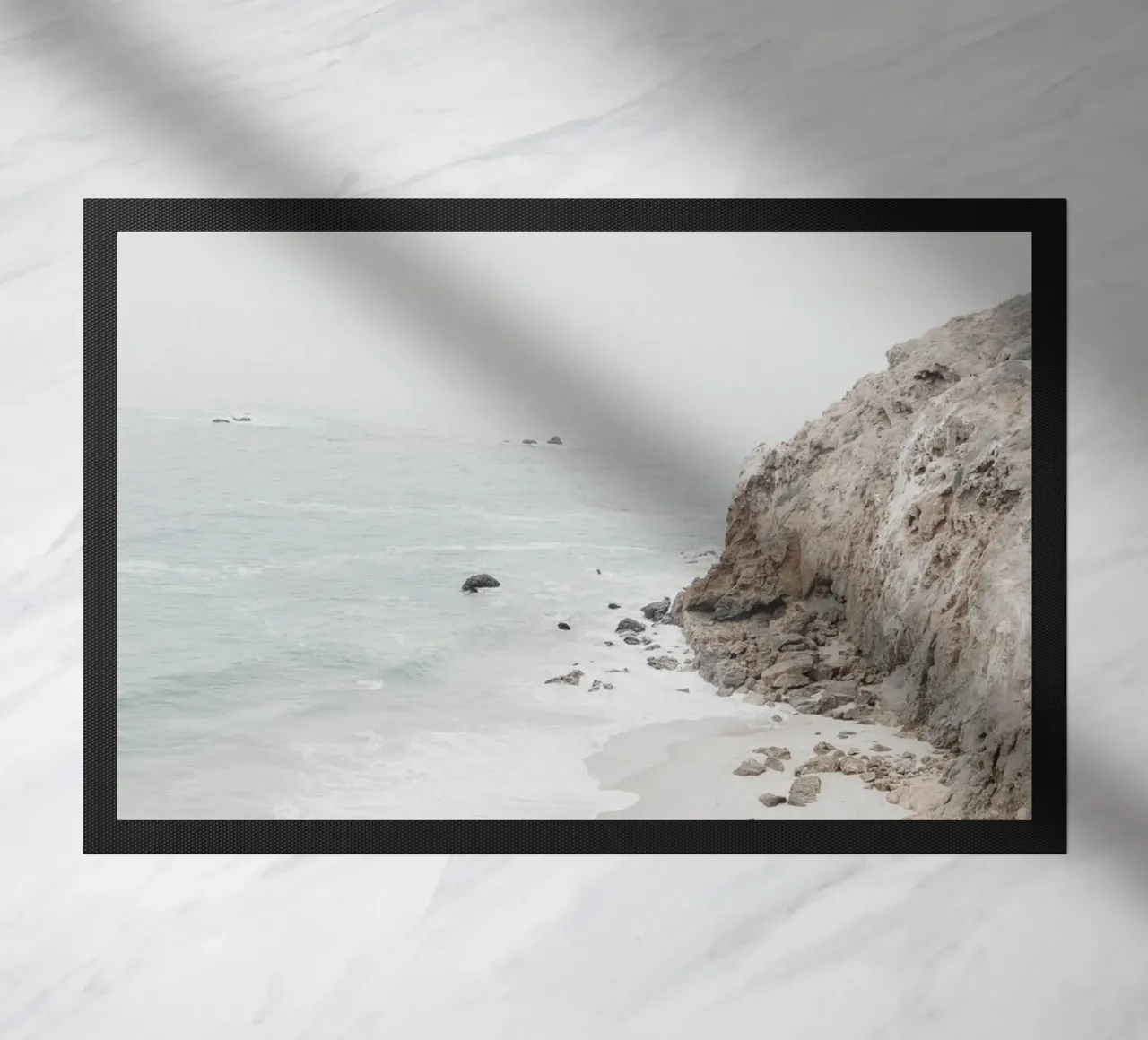 Scogliere e spiaggia costiera zerbino da Indigo Tides Art
