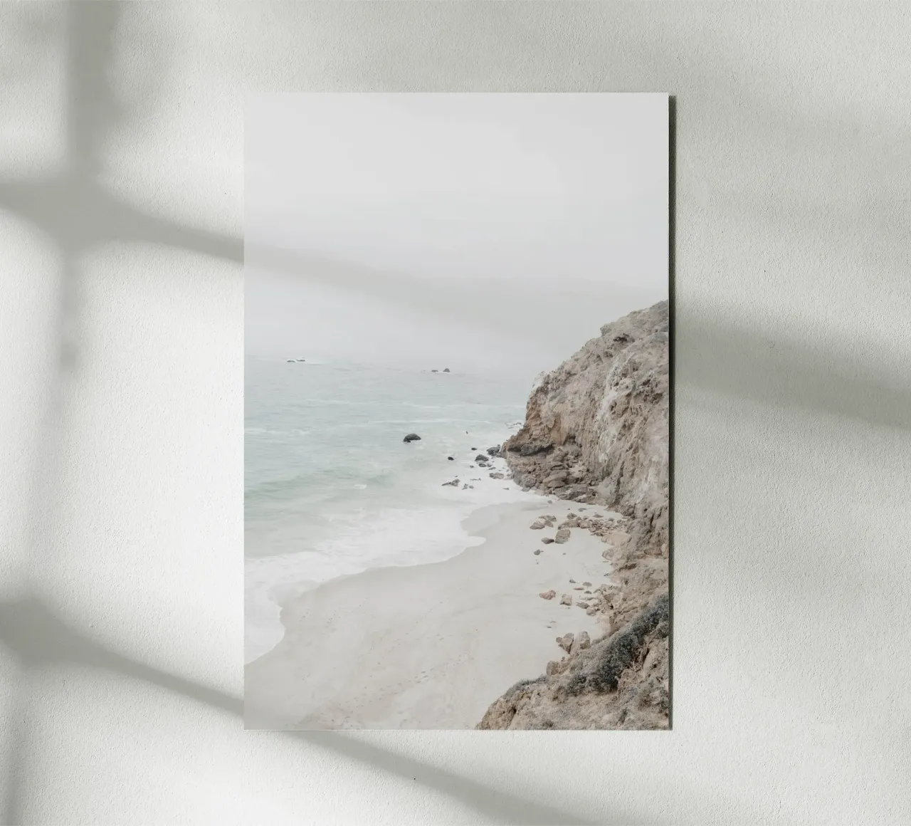 Scogliere e spiaggia costiera alluminio dibond da Indigo Tides Art