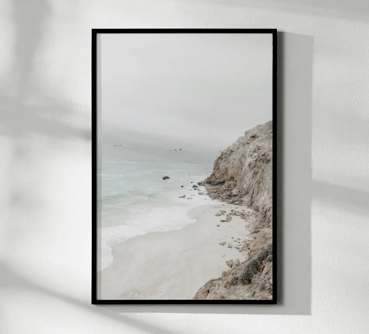Scogliere e spiaggia costiera carta hahnemühle da Indigo Tides Art