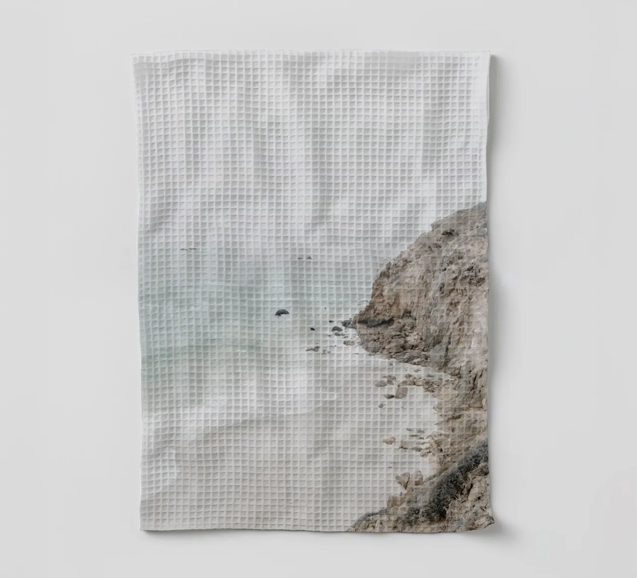 Scogliere e spiaggia costiera canovaccio da cucina da Indigo Tides Art