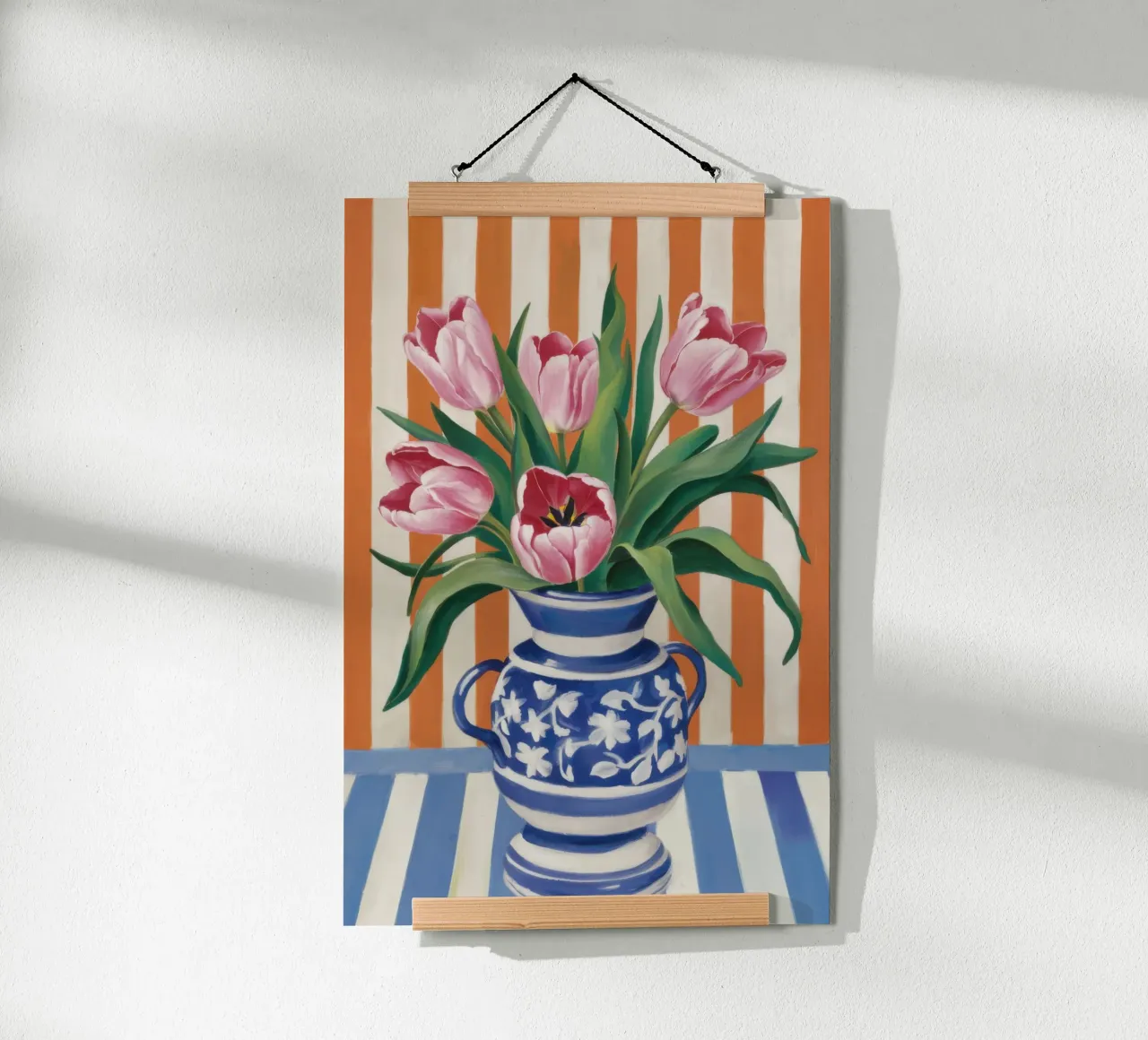 Tulipano di porcellana Grace poster con telaio in legno da Dream Gesso