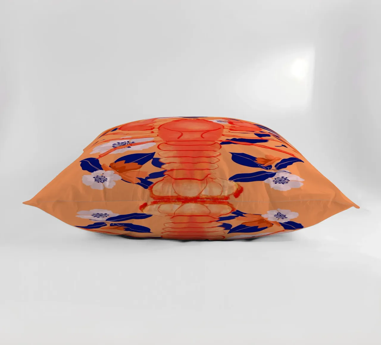 Aragosta con fiori cuscino da ThingDesign