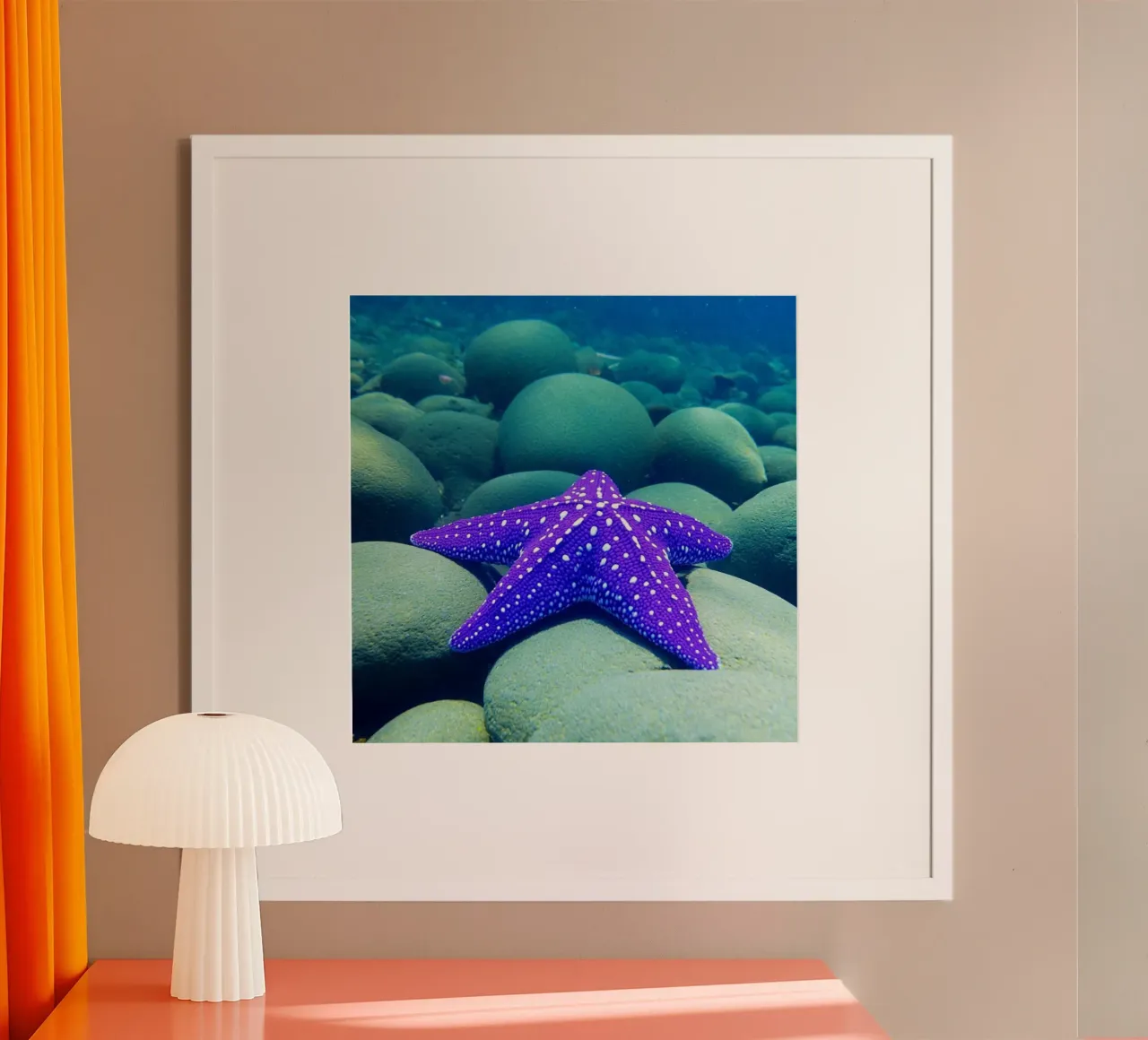 Das Flüstern des Ozeans Poster mit Kunststoffrahmen von PhotoVibe Decor