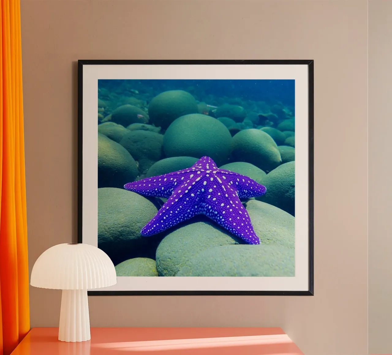 Das Flüstern des Ozeans Poster mit Kunststoffrahmen von PhotoVibe Decor
