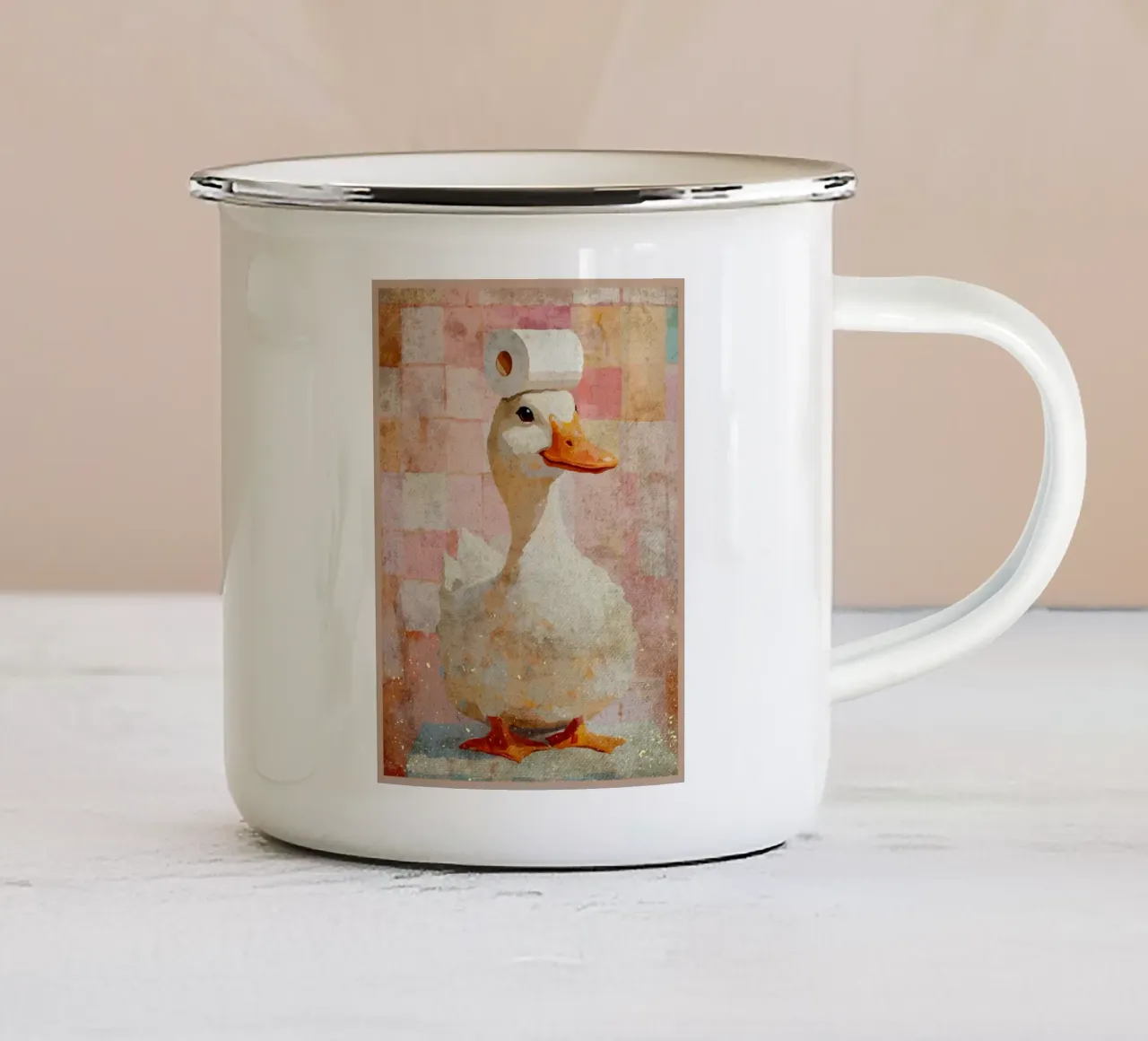 Anatra con cappello di carta igienica tazza in smalto da Terry Jason Kratz