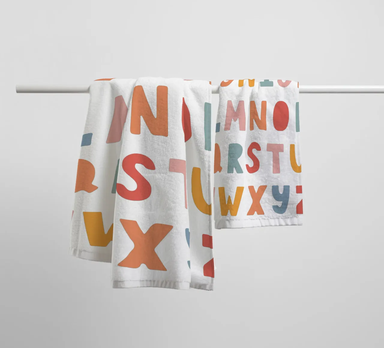 Solid Letters asciugamano da bagno da Kartenliebe