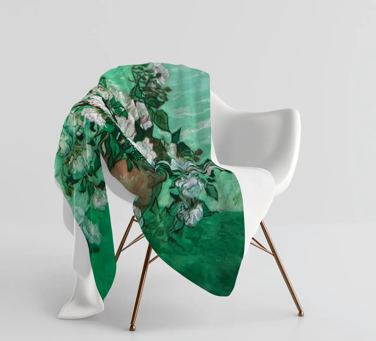 vaso di fiori rose bianche coperta in pile da cloud shop