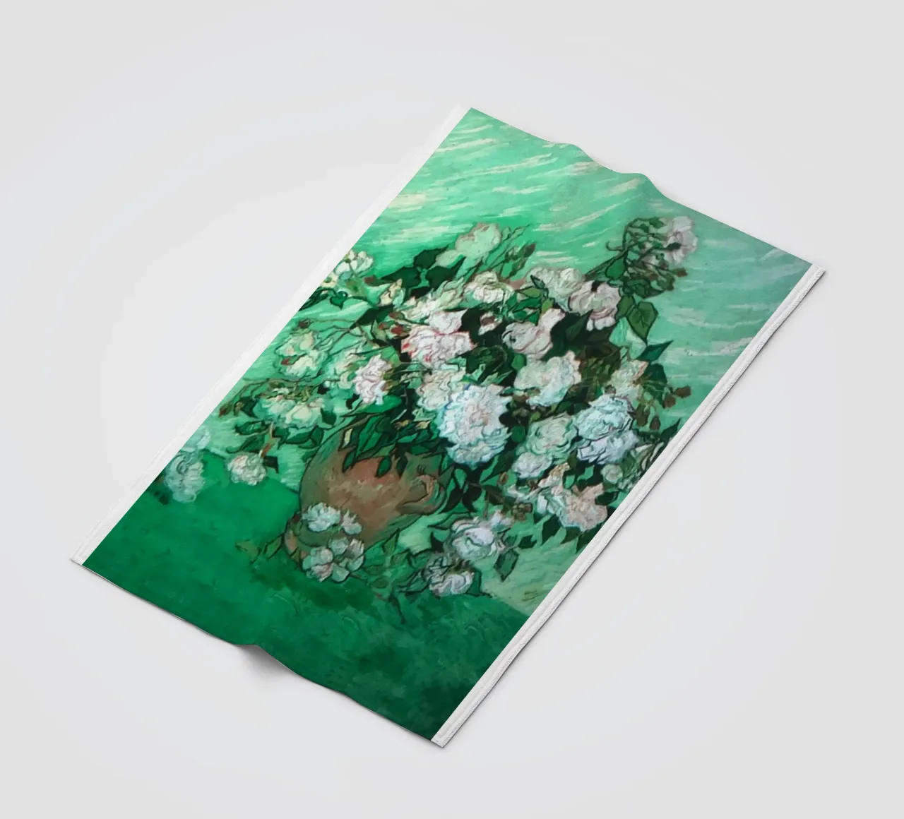 vaso di fiori rose bianche coperta in pile da cloud shop
