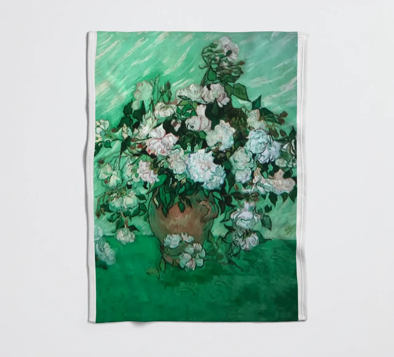 vaso di fiori rose bianche coperta in pile da cloud shop