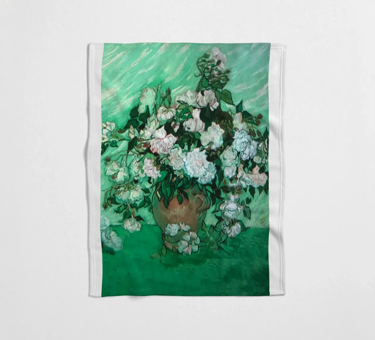 vaso di fiori rose bianche coperta in pile da cloud shop