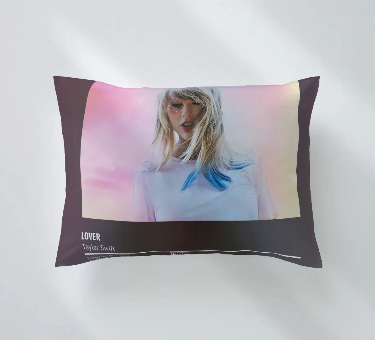Lover (2019) by Taylor Swift cuscino da DGUnder