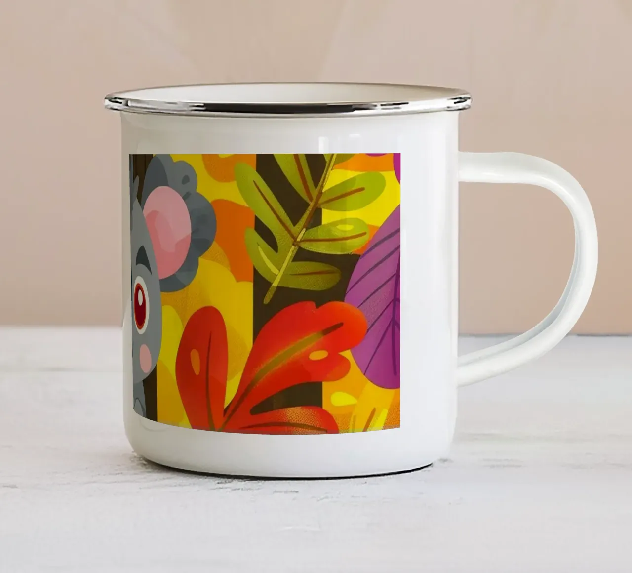 Koala seduto su un albero circondato da foglie autunnali tazza in smalto da DesignDoodle