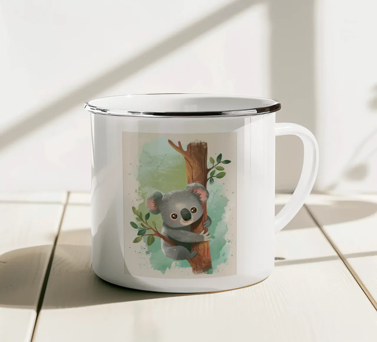 Simpatico koala che si arrampica su un albero in un'opera d'arte stravagante tazza in smalto da DesignDoodle