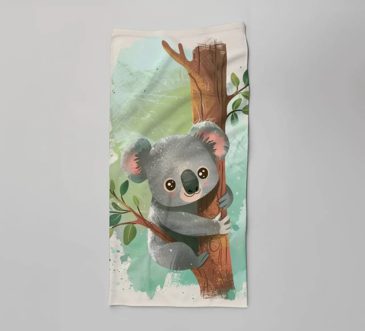Mignon koala grimpant à un arbre dans une œuvre d'art fantaisiste serviette de bain de DesignDoodle