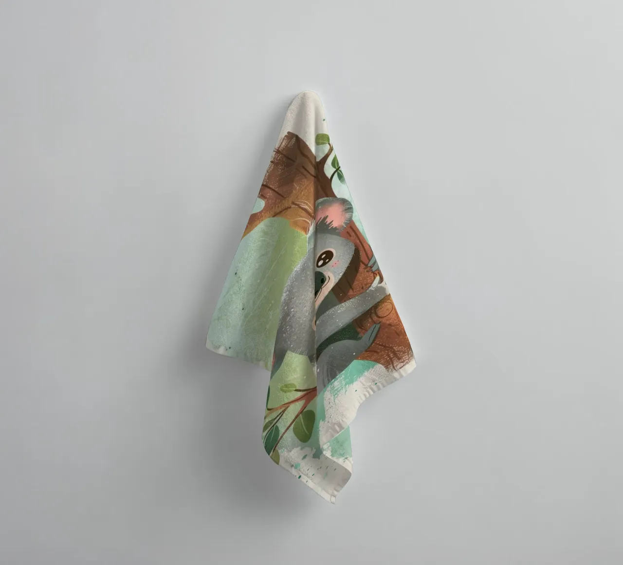 Mignon koala grimpant à un arbre dans une œuvre d'art fantaisiste serviette de bain de DesignDoodle