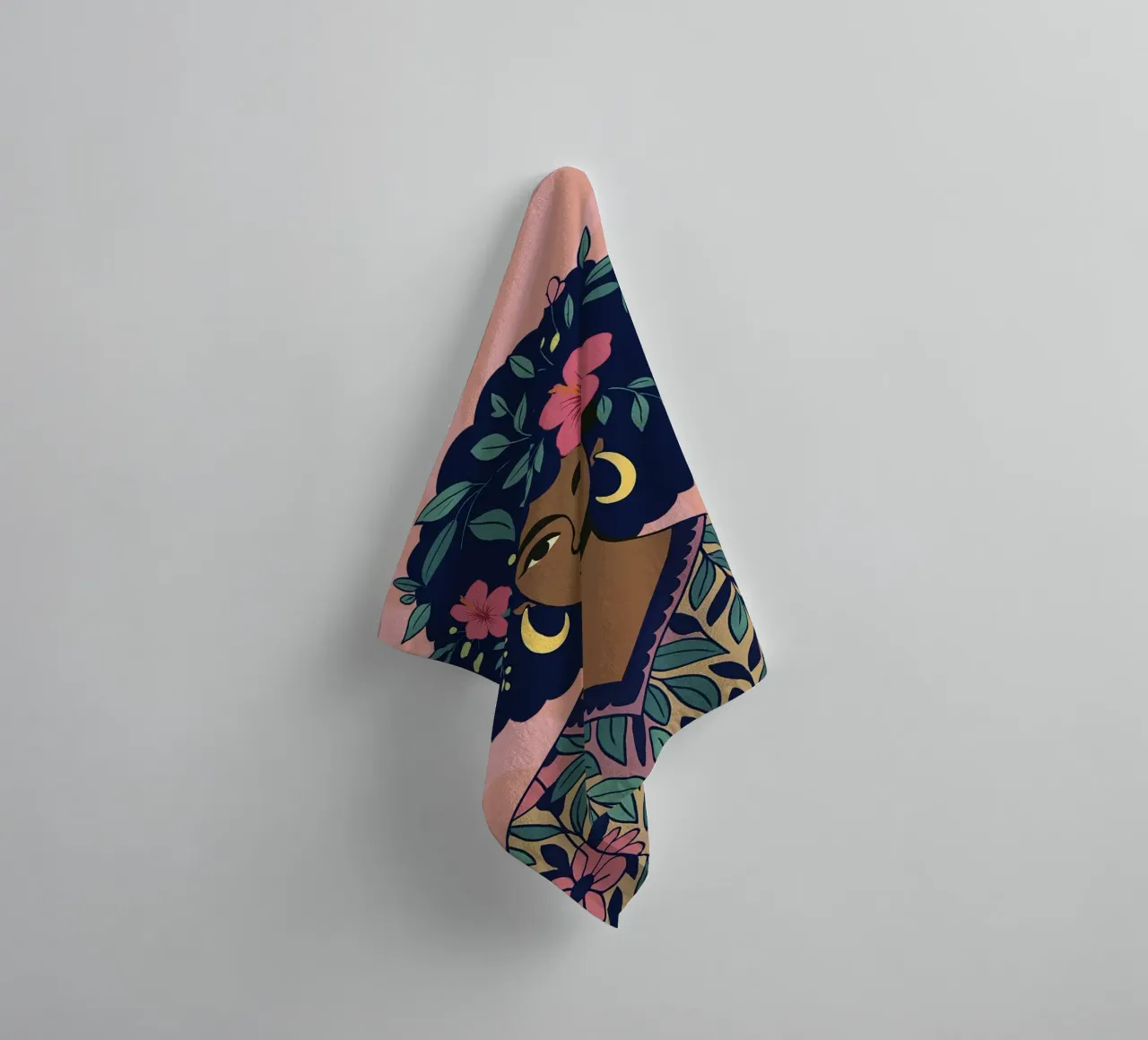 She who blooms asciugamano da bagno da Taika Tori Art