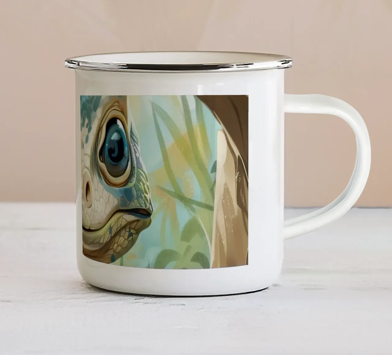 Komodo émergeant d'un abri rocheux dans un habitat verdoyant mug en émail de DesignDoodle