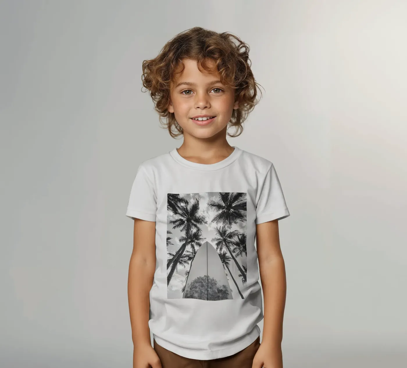 Surf! kids t-shirt by Mononoir