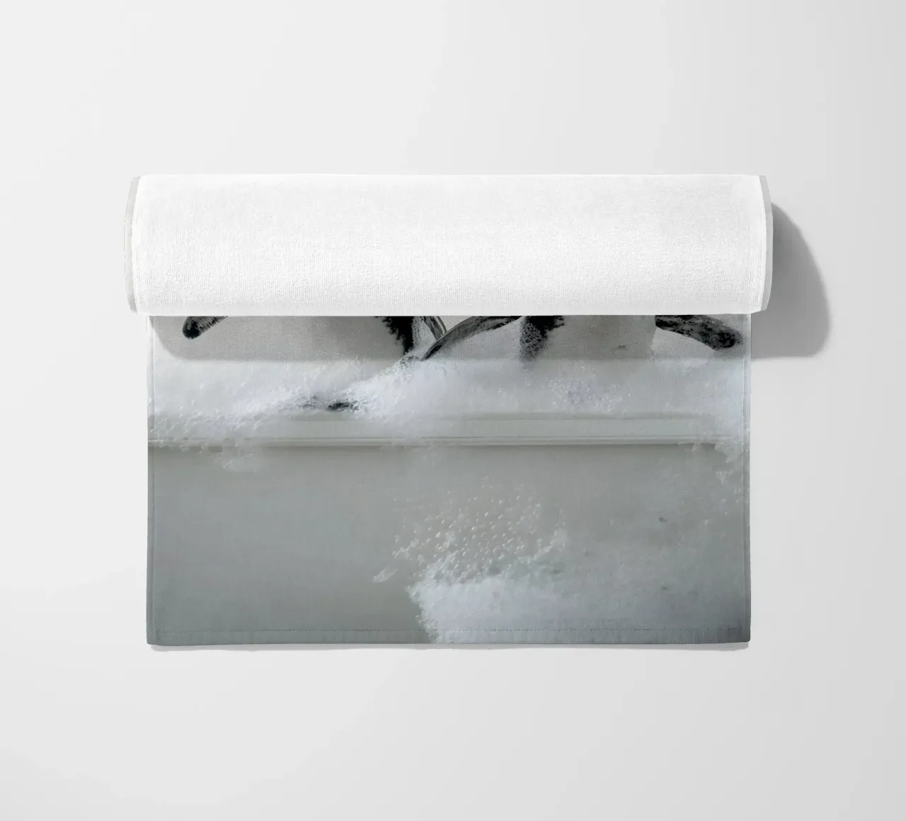 Bathing Pinguins telo mare da Mononoir