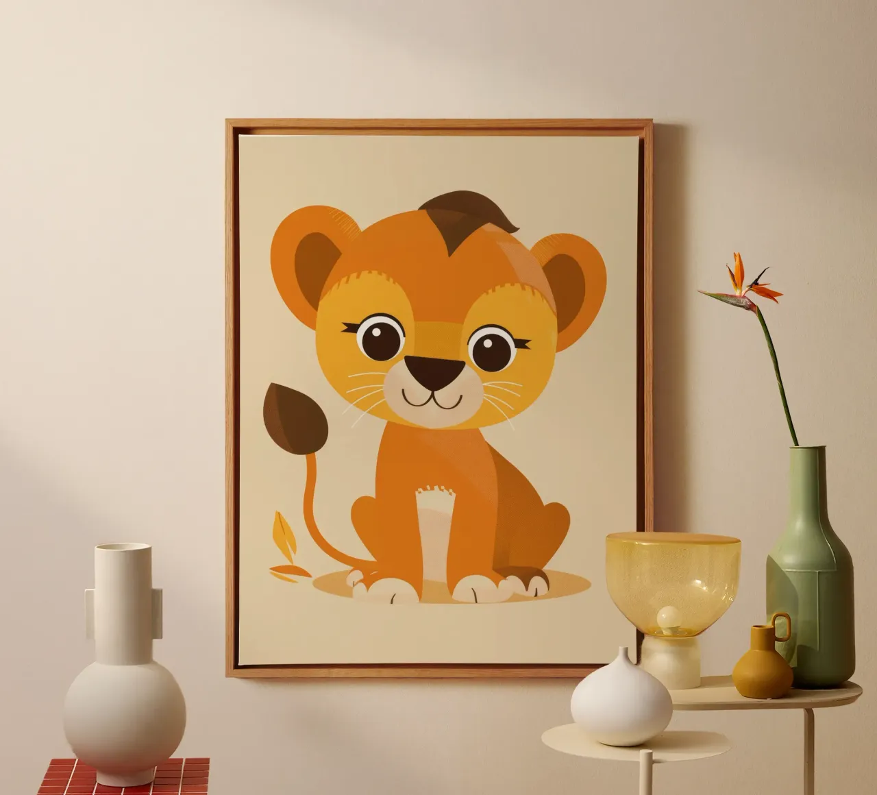 Het leeuwenwelpje van het beeldverhaal zit speels tegen een lichte achtergrond canvas van DesignDoodle