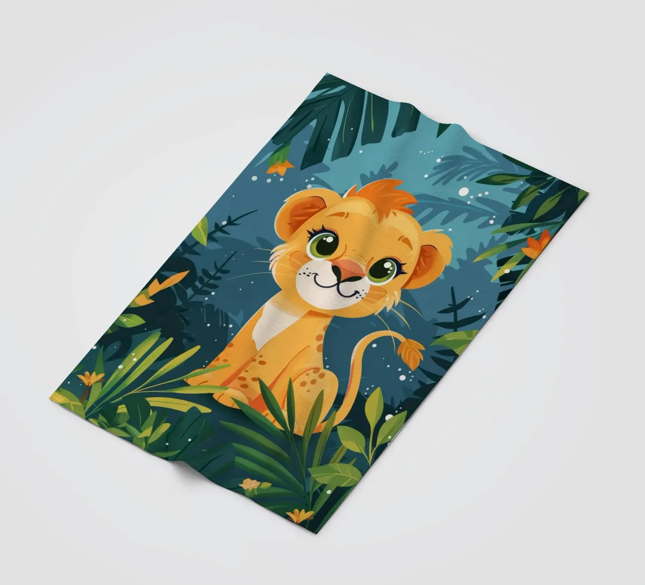 Schattig leeuwenwelpje zittend tussen weelderig gebladerte in tropisch oerwoud fleecedeken van DesignDoodle