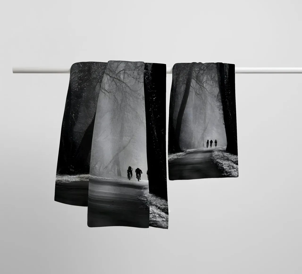 The Cyclists asciugamano da bagno da Mononoir