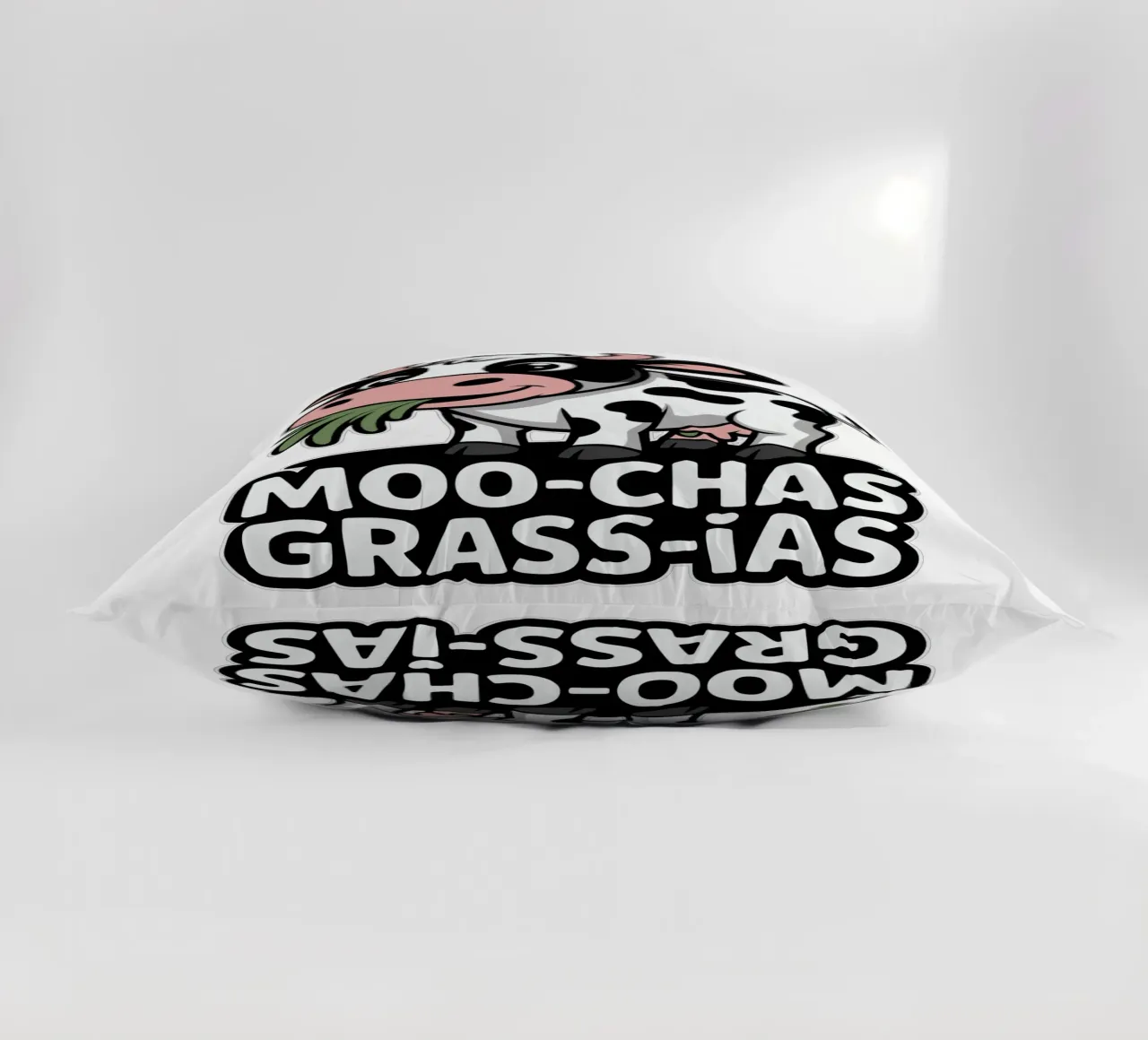 Moo-Chas Grass-ias cuscino da edsonramosart
