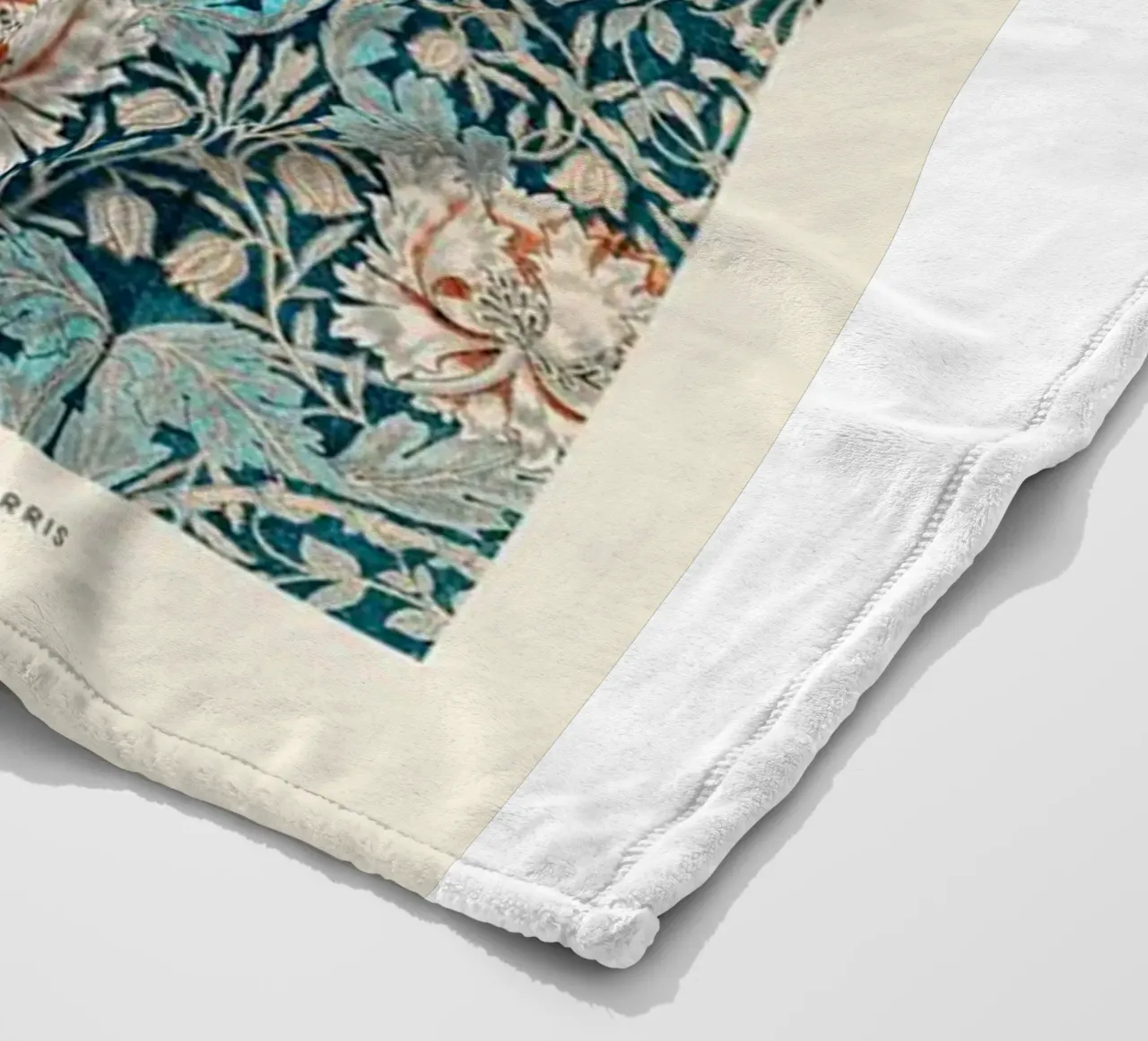 fiori di caprifoglio intrecciati con steli e foglie ricurvi coperta in pile da Ropech Shop