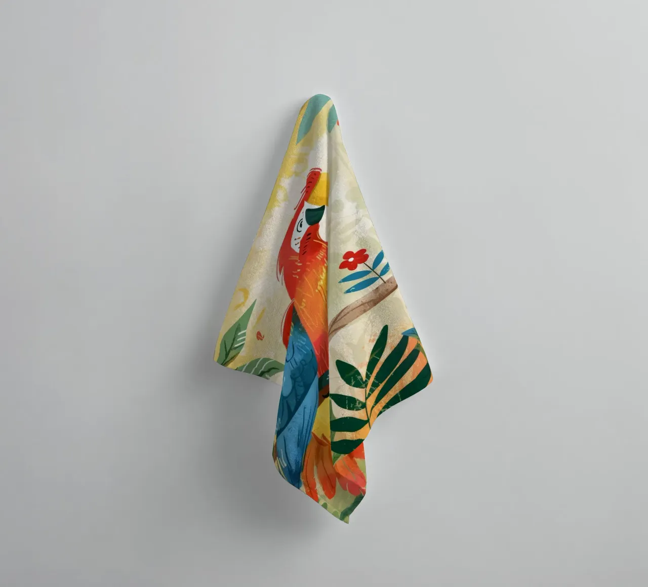 Pappagallo variopinto appollaiato tra il fogliame tropicale in un ambiente lussureggiante asciugamano da bagno da DesignDoodle