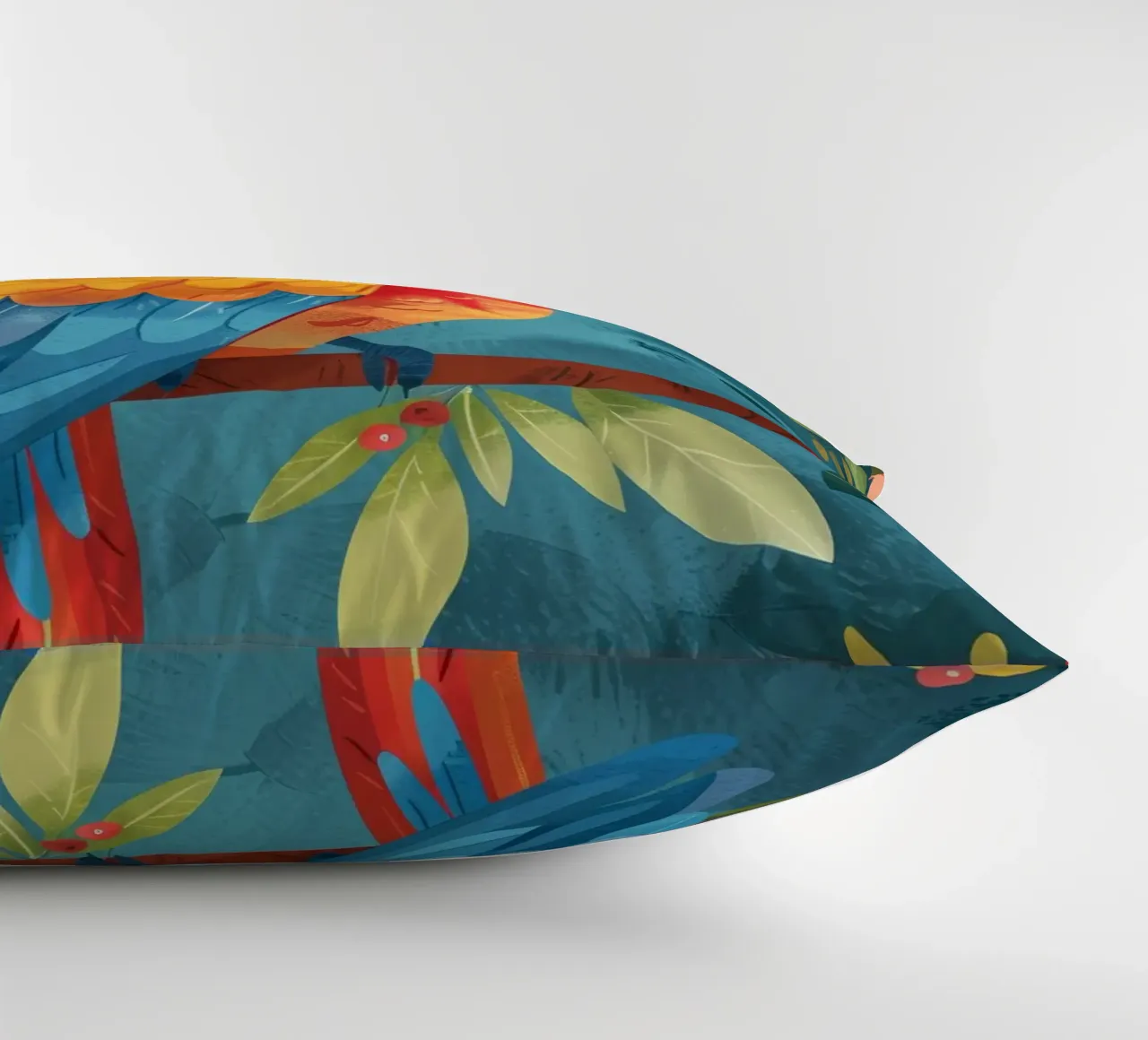Ara colorata appollaiata su un ramo tra il fogliame lussureggiante cuscino da DesignDoodle