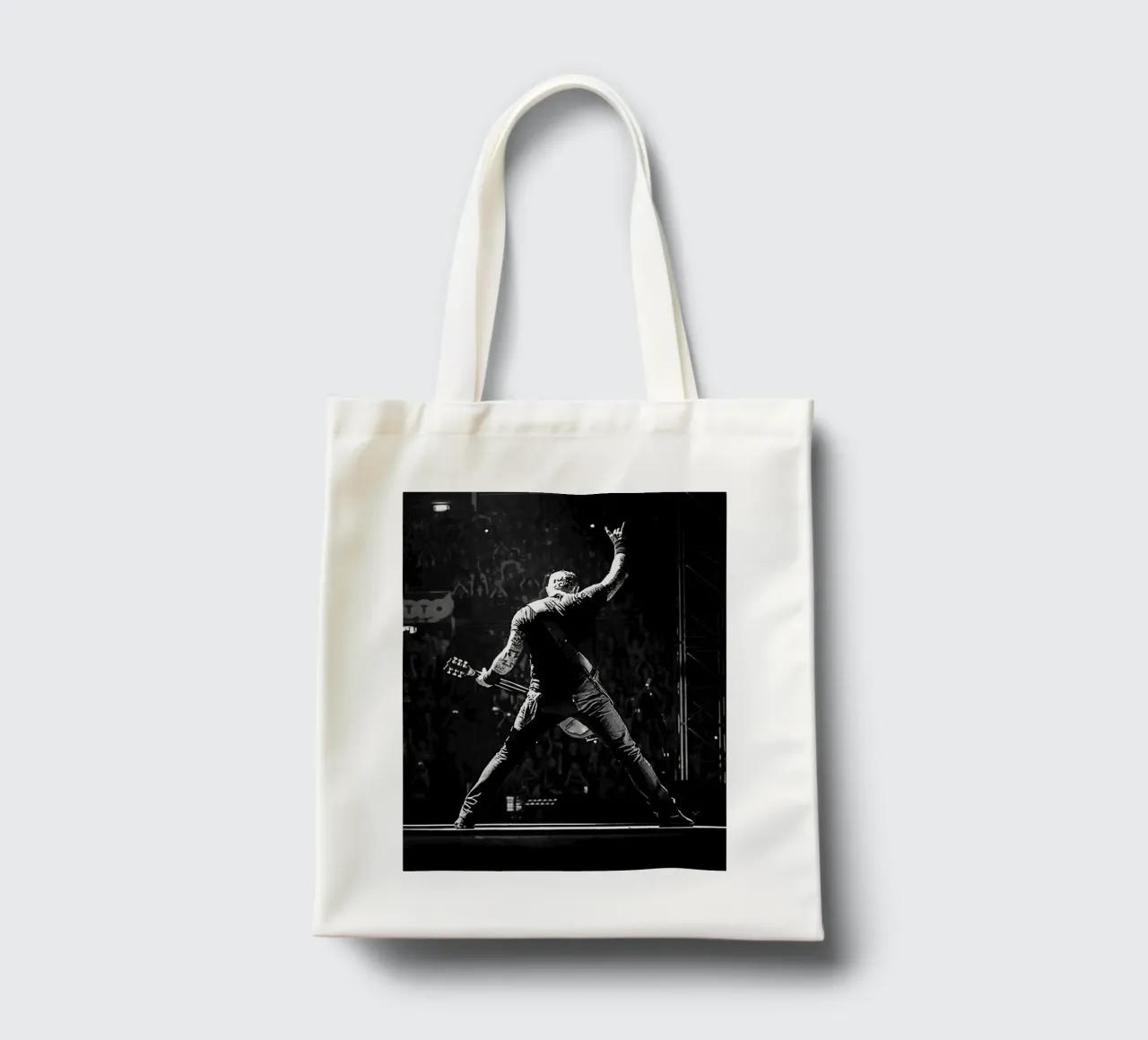 metal band tote bag by vanhesling