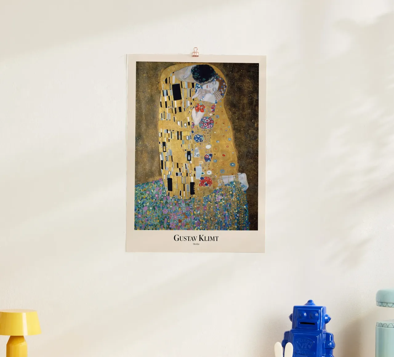 Gustav Klimt - Poster del bacio poster con telaio in legno da Show Art