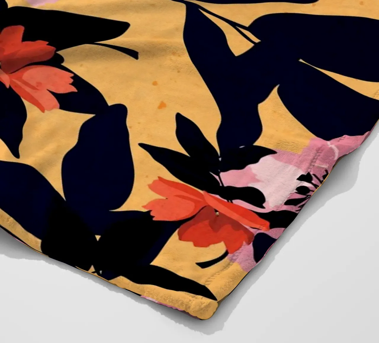 Fiori su giallo coperta in pile da ThingDesign