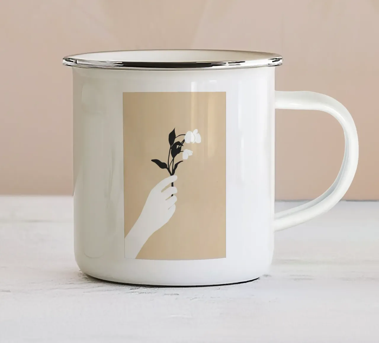 Tenere in mano un fiore tazza in smalto da LeaDArt