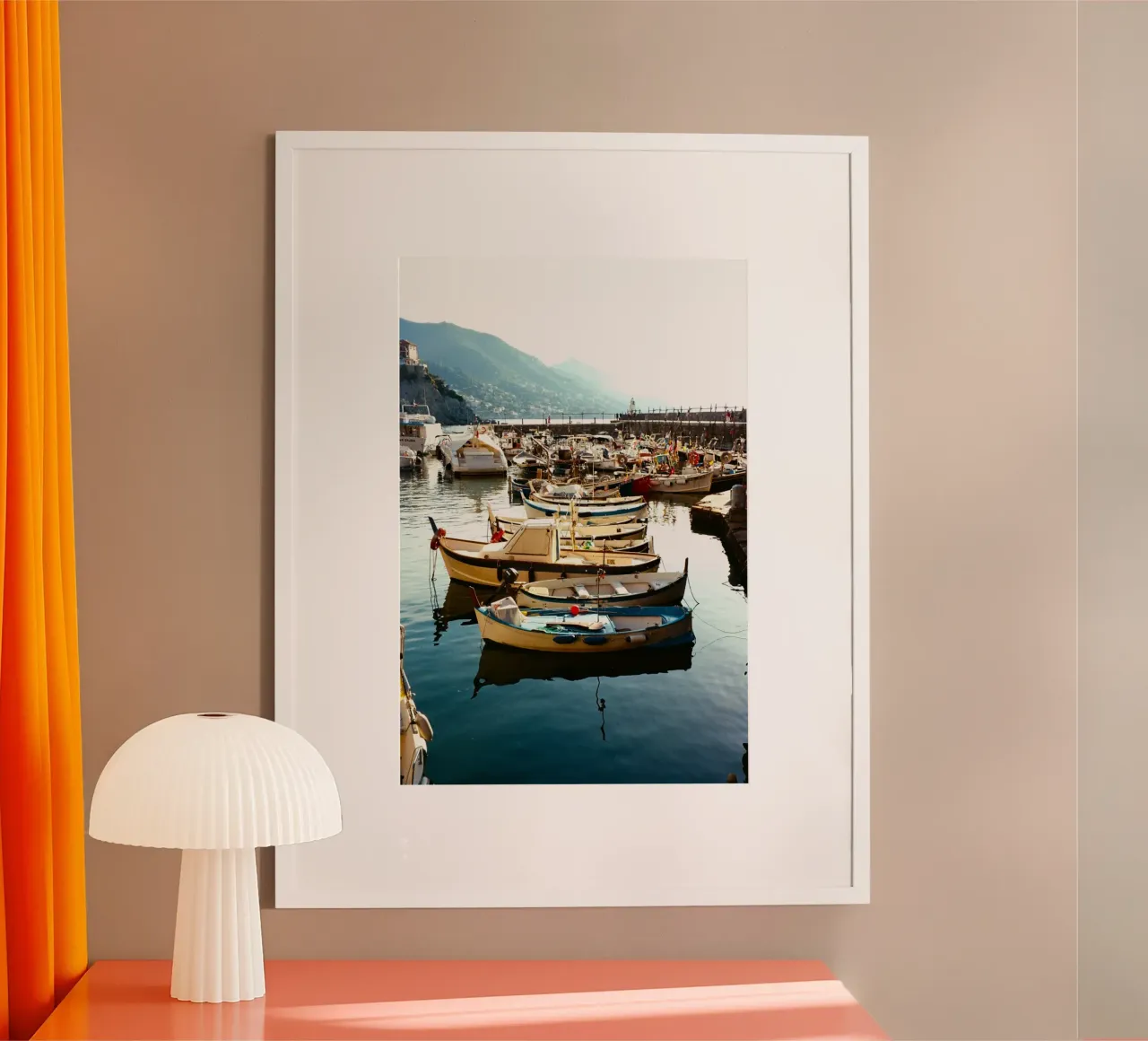 barche porto poster con telaio in plastica da Earthly Visions