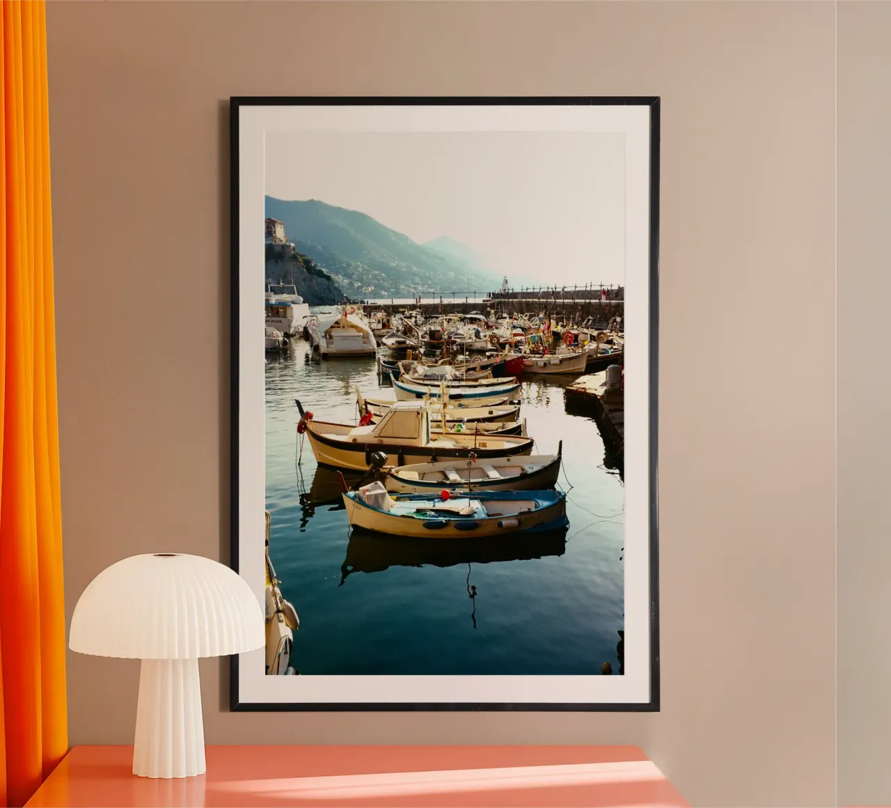 barche porto poster con telaio in plastica da Earthly Visions