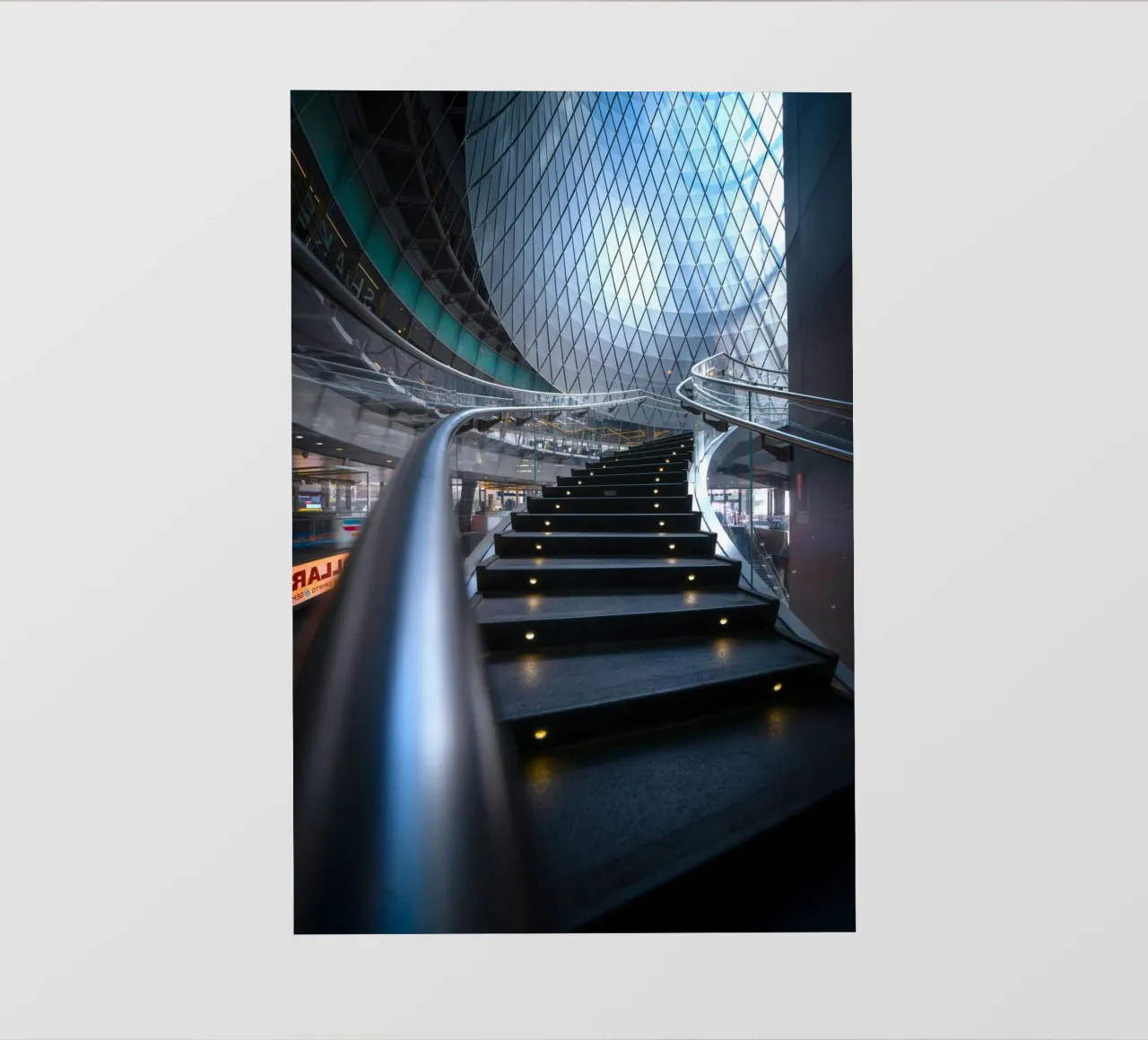 ringhiere in metallo per scale curve pellicola backlit da Earthly Visions