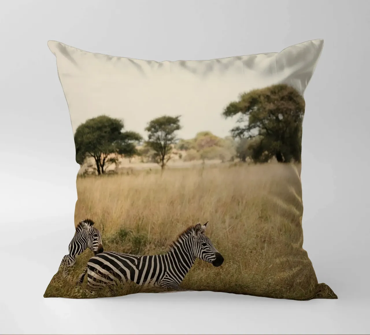 zebre nella savana cuscino da Earthly Visions