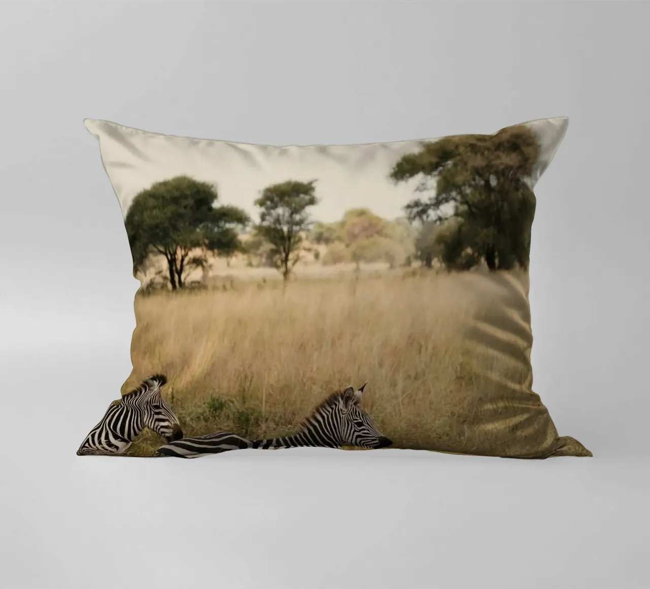 zebre nella savana cuscino da Earthly Visions