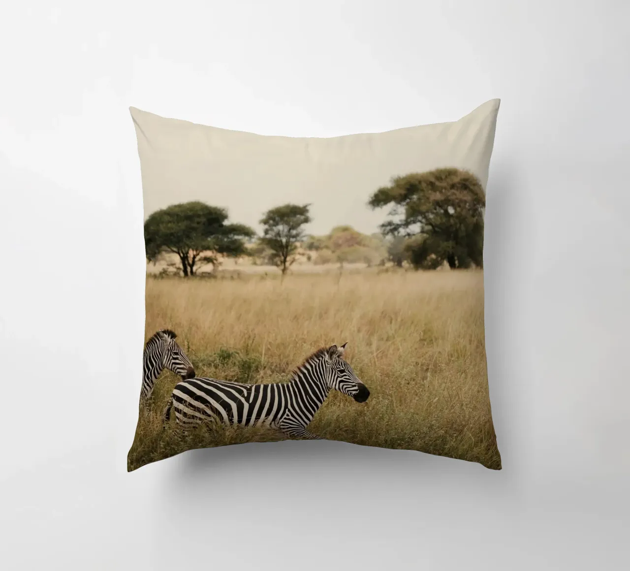 zebre nella savana cuscino da Earthly Visions