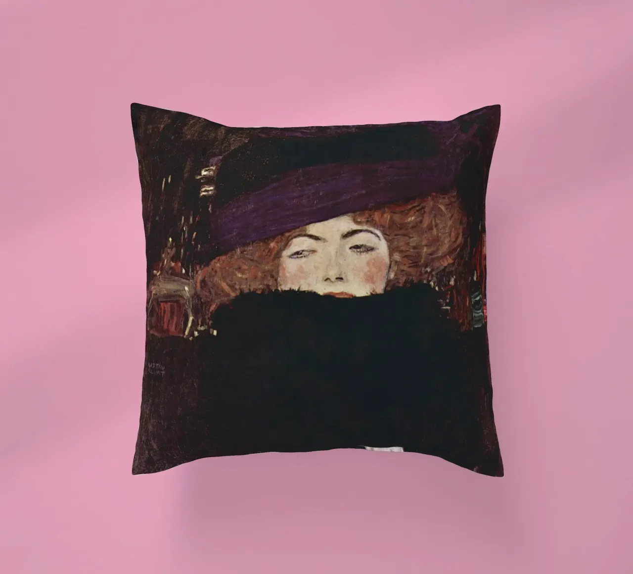 Signora con cappello di pelliccia e boa di Gustav Klimt cuscino da Art History