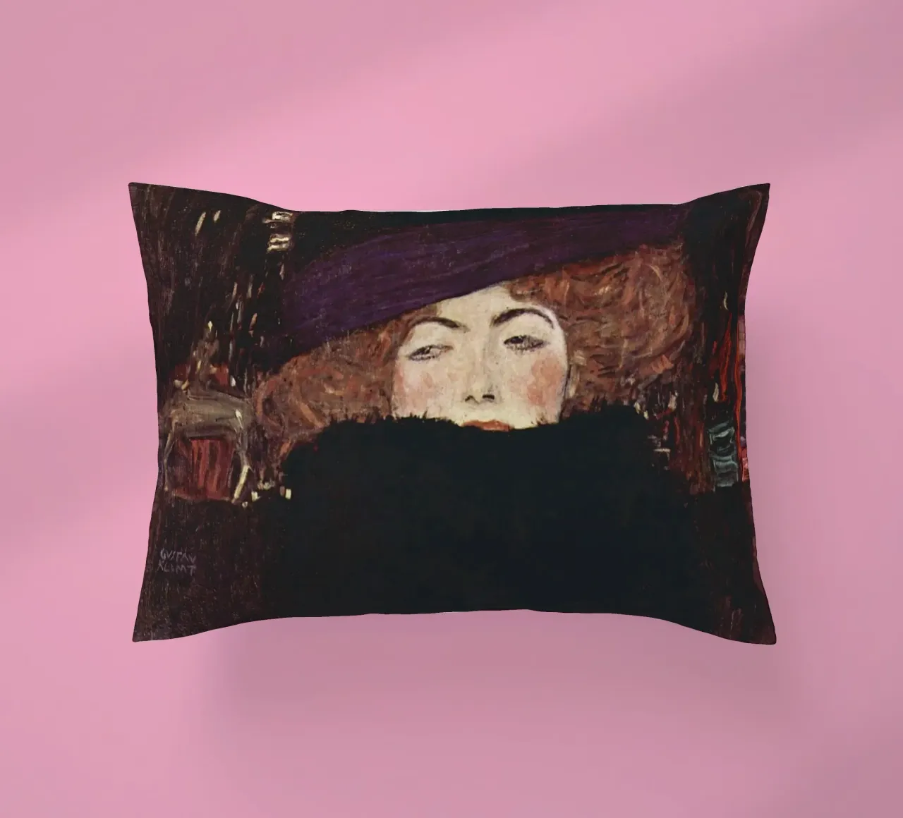 Signora con cappello di pelliccia e boa di Gustav Klimt cuscino da Art History