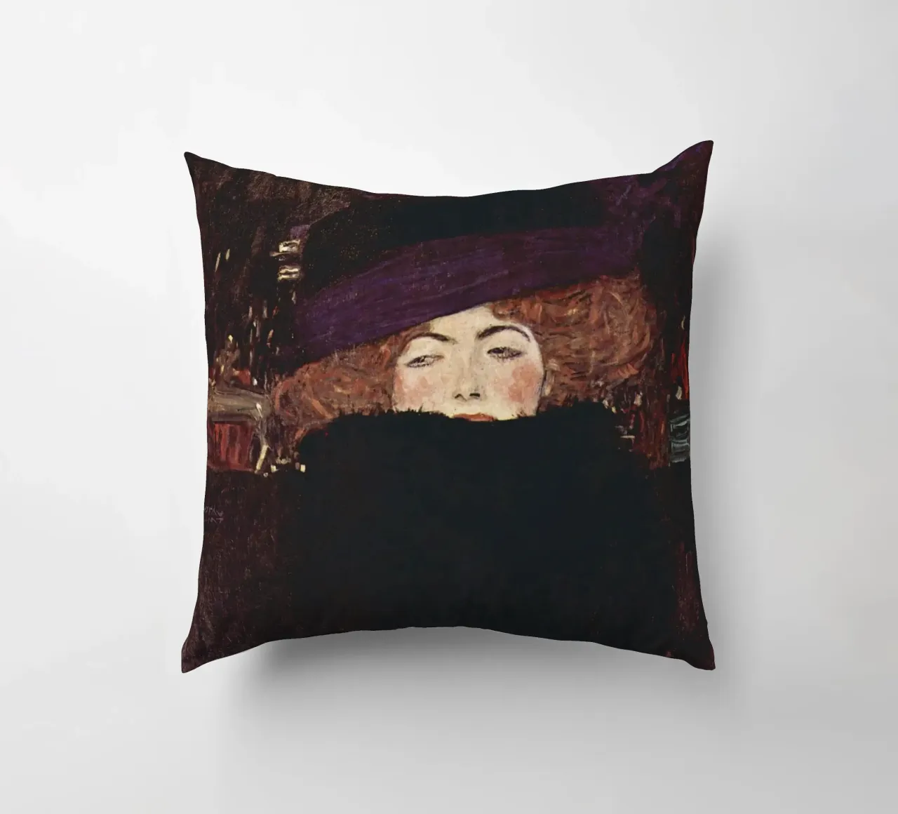 Signora con cappello di pelliccia e boa di Gustav Klimt cuscino da Art History