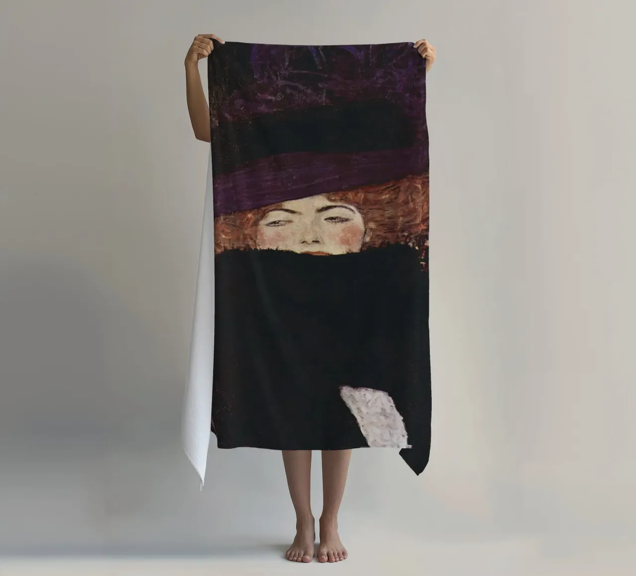 Signora con cappello di pelliccia e boa di Gustav Klimt telo mare da Art History