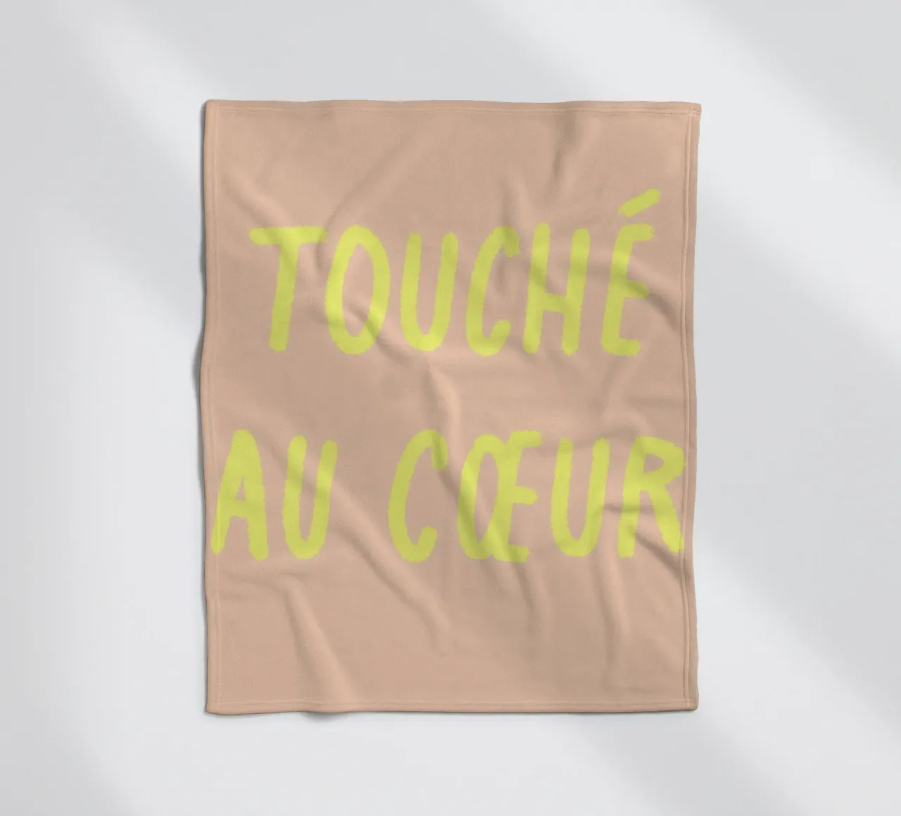 Touché au cœur. coperta in pile da FRICKE DESIGN